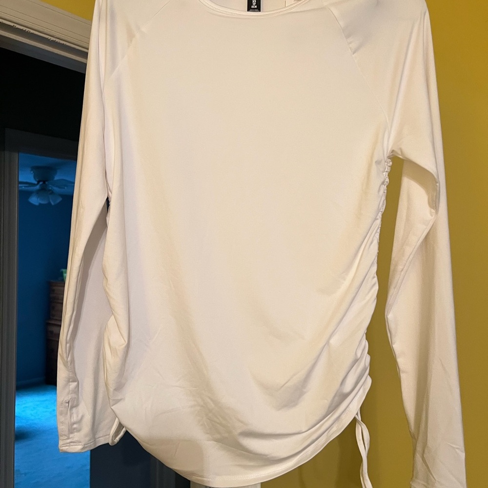 Under Armour White  Long Sleeve Tee super soft